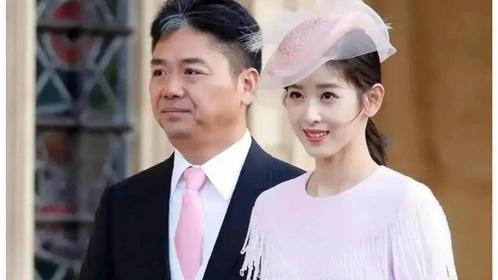 章泽天淡出嫩绿茶艺董事，刘强东在朋友圈<a target=