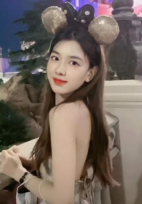 孙一宁杨天真互关,晒王思聪截图、给老奶奶道歉,为出道蓄谋已久