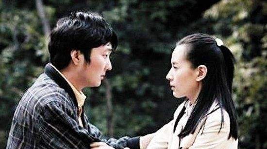 王大治化身慈父带2岁女儿看病，女粉丝抢着跟他合影，一点没架子