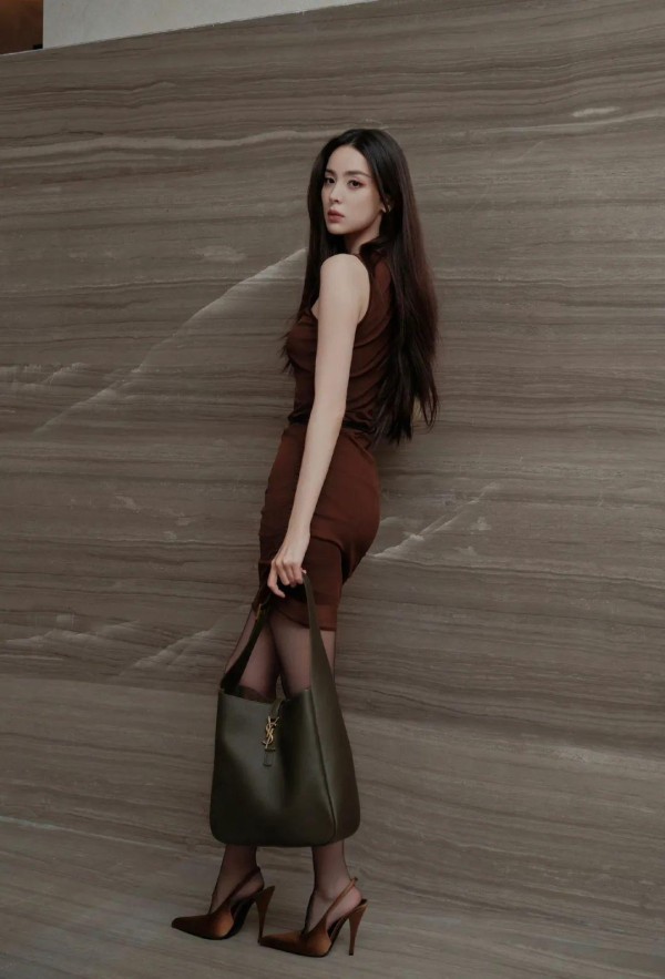 YSL合作明星众多，为什么偏偏娜扎成为中国形象大使？！