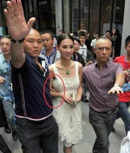 女明星的男保镖张狂, 赵丽颖表弟一个工作, 其他保镖尴尬了