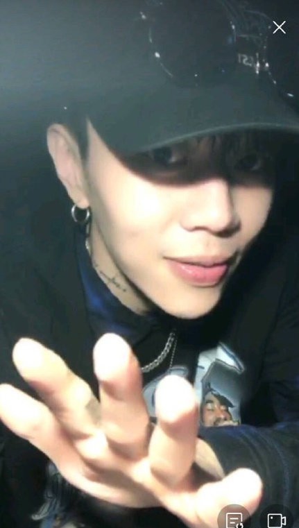 杨文昊忘记关直播原因是什么?千万粉丝只好再直播间自己尬聊