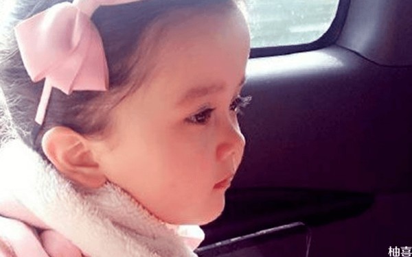 杨雅涵是一位可爱的中法混血宝宝