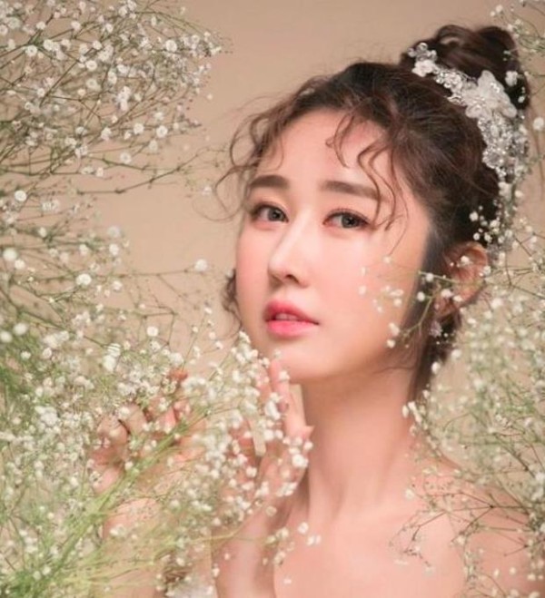 咸素媛之后“中韩恋”又来了，她嫁大13岁富豪，大办3次婚礼