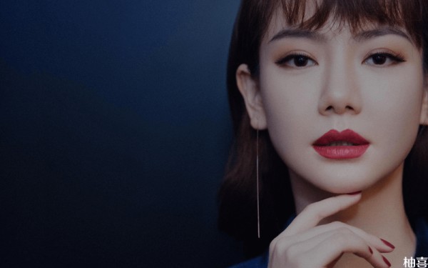 戚薇属于中韩混血明星