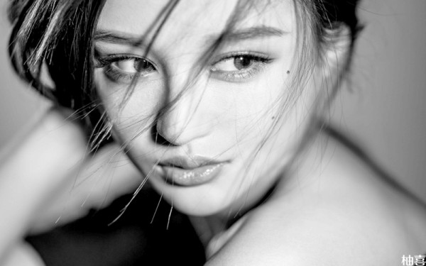 刘羽琦是中韩混血明星