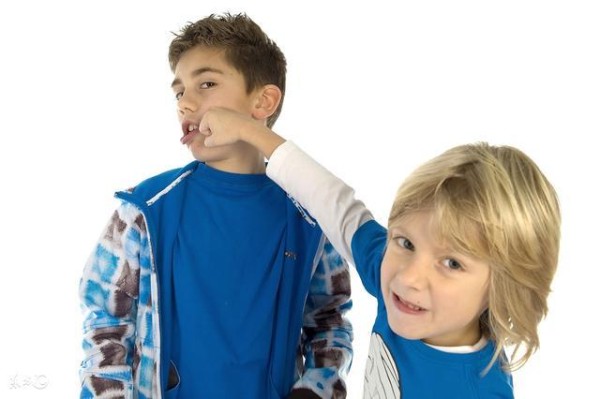 家里两个孩子总是争吵打架，怎么办？我来分享三个妙招！