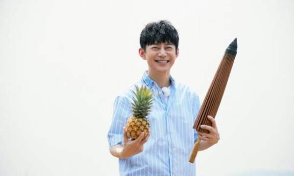 何炅怎么了?接连两次被撕,一次因为肖战,一次因为欧阳娜娜