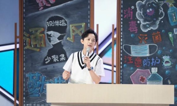 何炅怎么了?接连两次被撕,一次因为肖战,一次因为欧阳娜娜