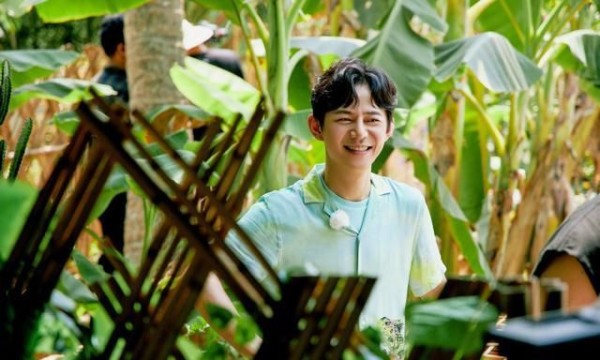 何炅怎么了?接连两次被撕,一次因为肖战,一次因为欧阳娜娜