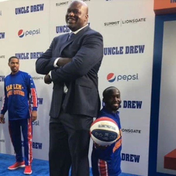 合影杀手篮球巨星,姚明和李连杰,波尔和博格斯,易建联真有爱