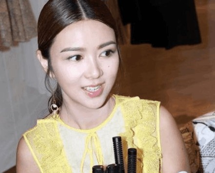 郑恺分手原因是移情别恋, 女方曾和房祖名传过绯闻还为他自残过