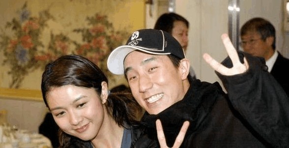 郑恺分手原因是移情别恋, 女方曾和房祖名传过绯闻还为他自残过