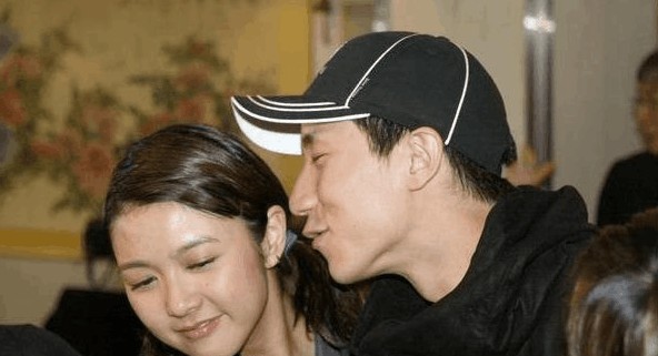 郑恺分手原因是移情别恋, 女方曾和房祖名传过绯闻还为他自残过