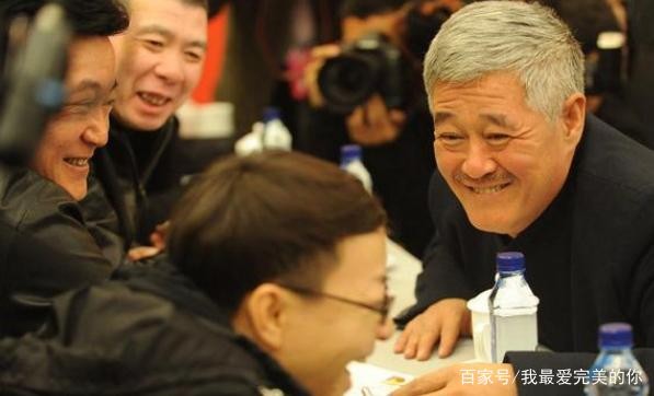 曾经靠二人转出道的小品员，赵本山想收他为徒，如今拜潘长江为师