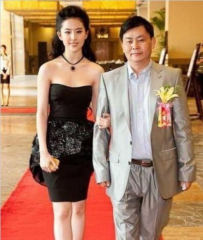 与恩人反目成仇的8大明星，除了周杰伦还有他们