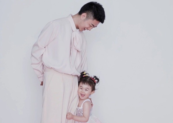 网红“浩南”驾车与劳斯莱斯相撞，司机态度强硬，要求全款赔偿