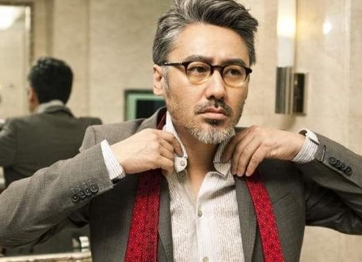 3个出轨后越来越红的男明星,一个开豪车住豪宅,一个街头乞讨