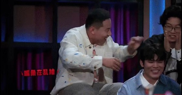 大张伟的脱口秀,王一博和徐志胜谁能想到,自己也是其中的一环!