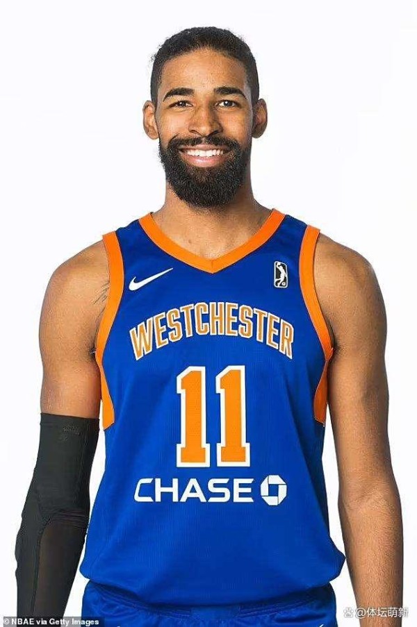 拉尔萨与马库斯·乔丹的复杂情缘那段被称为“婶侄恋”的关系里，藏着两个孤独灵魂的相互取暖，也藏着成年人世界无法调和的矛盾