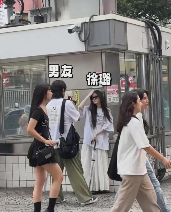 29岁徐璐日本旅游！断崖暴瘦成纸片人，小5岁男友全程背包超贴心