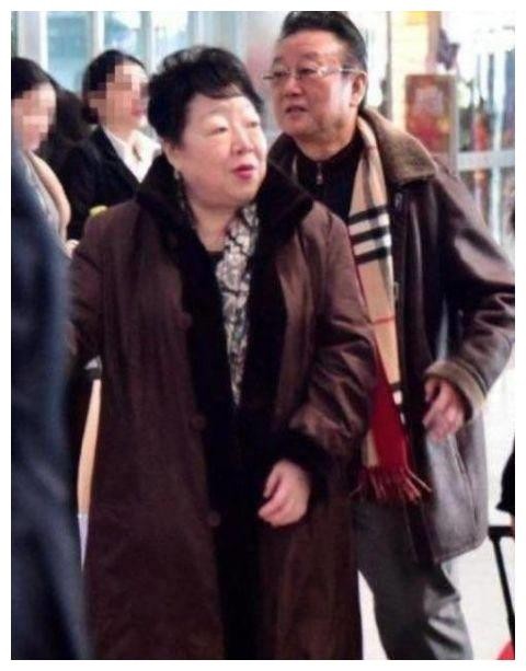 演员蒋大为，欠债不还成老赖，如今72岁秃顶难认出