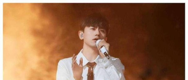 尼格买提好奇问撒贝宁你和谢娜为什么这么熟，撒贝宁笑言不止是熟，我家孩子还睡过她家孩子的床，揭开他们深厚友谊背后的温馨秘密