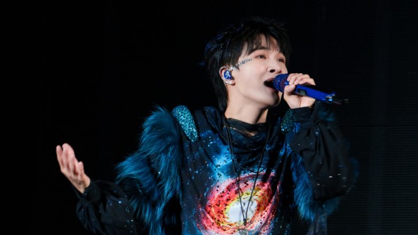 “歌坛海妖”周深,从网络红人到音乐巨星,演唱会为何能成现象级?