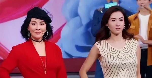 张柏芝这次复出参加综艺，没想到嘉宾里还有刘嘉玲，虽无旧怨但刘嘉玲与王菲多年好友关系复杂，张柏芝需小心言行避免引发矛盾