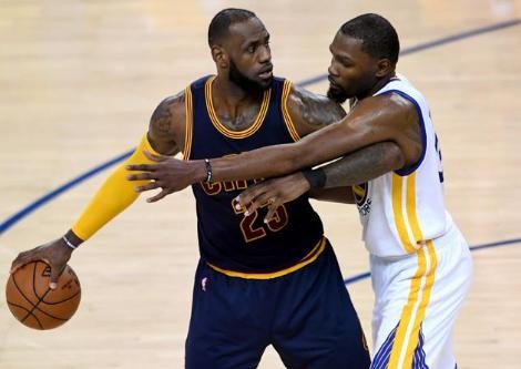 同样是巨星巅峰抱团,为什么说詹姆斯和杜兰特的抱团性质不同