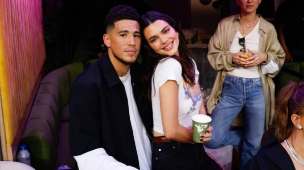 詹娜公开示爱杜兰特，称赞杜兰特修长身材令人着迷，詹娜的情感选择引发热议