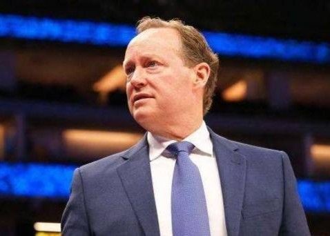 TA:布登无力管理球队的内部关系,尤其是和布克的关系不好被视为问题