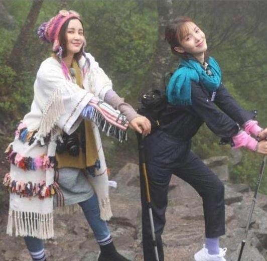 张歆艺发闺蜜金晨丑照,金晨放狠话:你给我消停点,扔你孩子了啊