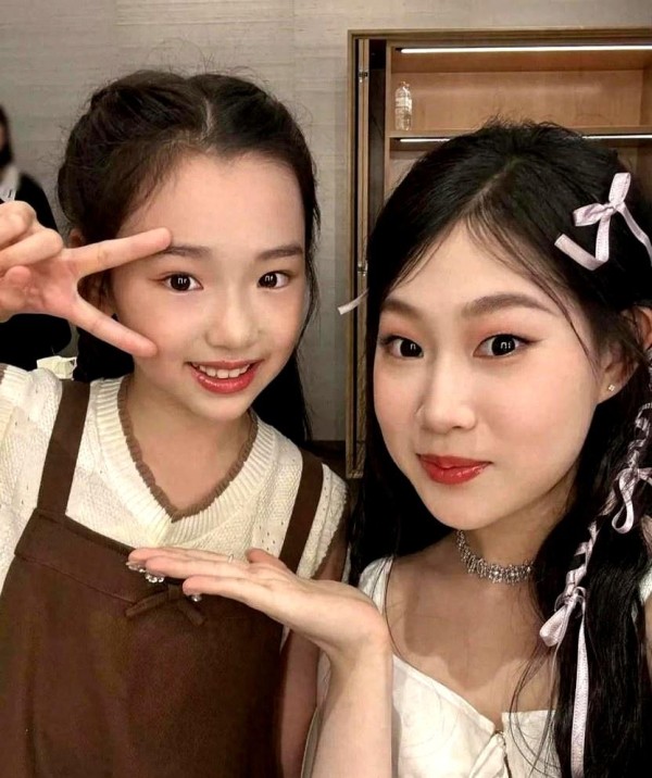 8个孩子同台登封面，引发争议从后台蔓延至全网：星二代齐聚，究竟是谁在紧张？