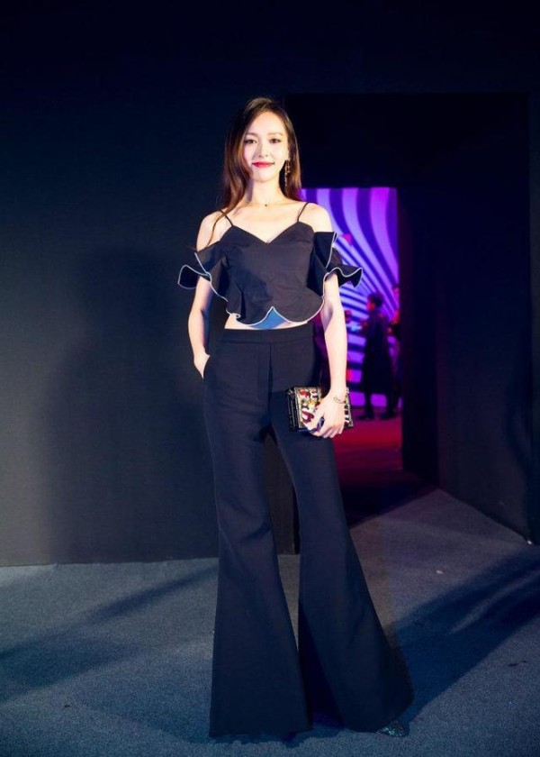 娱乐圈女星都爱喇叭裤,有人穿上美如画,有人穿后变大妈!
