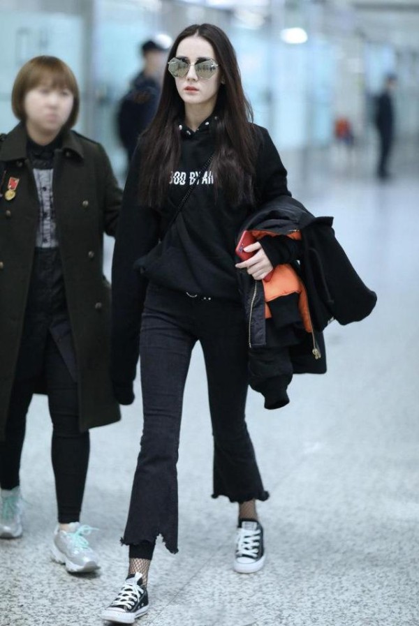 娱乐圈女星都爱喇叭裤,有人穿上美如画,有人穿后变大妈!