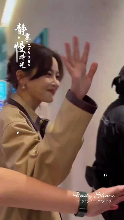 路人偶遇辛芷蕾，神颜气场引惊叹