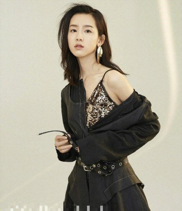 陈都灵机场现身，甜美干净很清新 网友：是不是她说自己不进娱乐