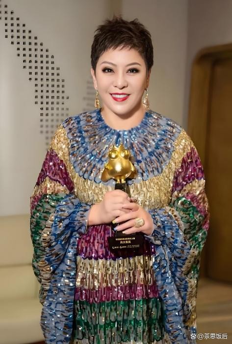 让张柏芝没想到是，向太的这次吐槽，揭开了她的真面目