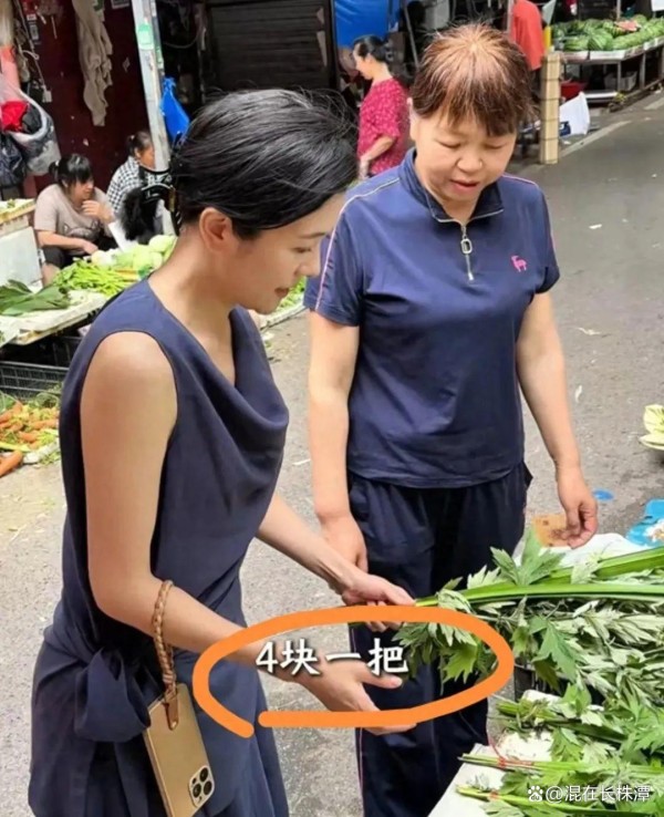 网友爆料！汪涵老婆素颜逛菜场！曾经卫视一姐为何沦落家庭主妇？