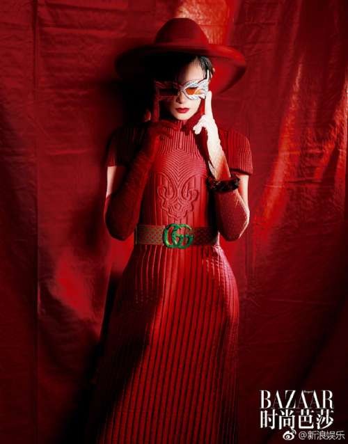 成都明星李宇春登《时尚芭莎》2019开年刊封