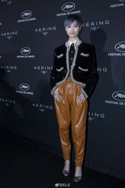 四川明星李宇春法式优雅穿搭亮相在戛纳开
