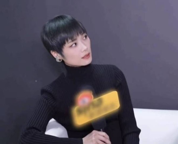 李宇春的圈内好友名单太让人意外了，两位都是你想象不到的男明星