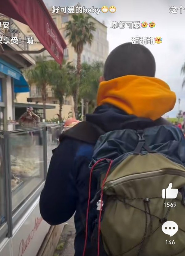 刘嘉玲夫妇国外度假，梁朝伟剃了个寸头，吃冰激凌笑得像一个孩子