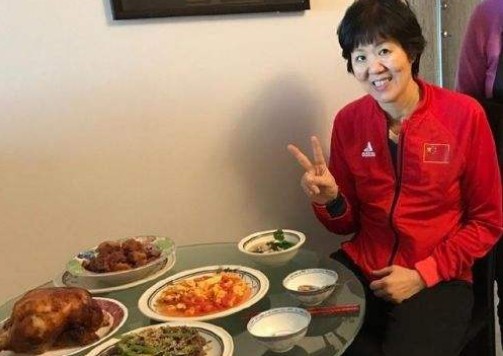 郎平也害羞!和王育成表明关系前有顾虑,姐姐出面成就完美夫妻