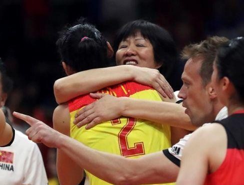 女排队员与郎平关系如何?若郎平2020年退休,队员会无比想念!