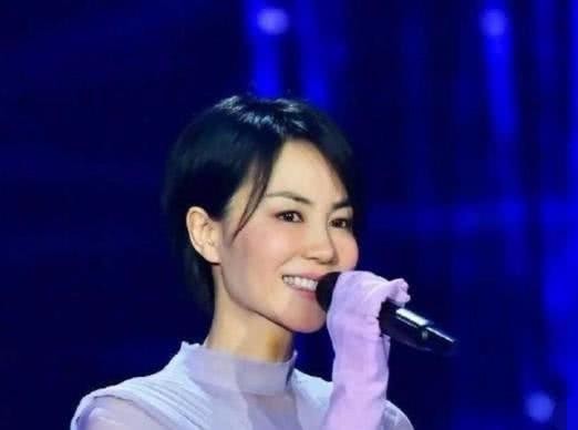 央视春晚的明星“出场费”多少?杨紫2000冯巩3000,最高的是她!