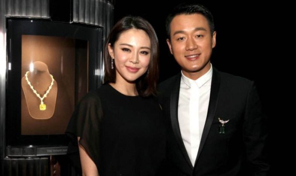 他出道20年零绯闻,28岁娶了女老师,今连生3胎成人生赢家!