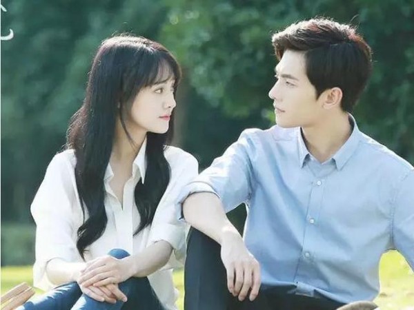 杨洋恋情曝光,不是李沁郑爽,是27岁的她,网友表示不满意