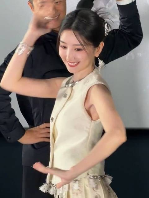 37岁的毛晓彤，看着完全就是一个少女，现在的女明星真的比普通人年轻太多了